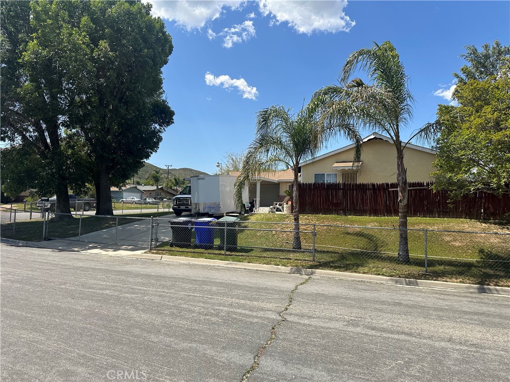 PROBATE HOME BEING SOLD AS IS. This has 4 bedrooms 2 bath, will need some repairs.