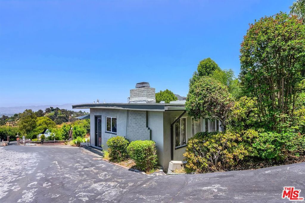 Photo of 7191 Woodrow Wilson Drive, Los Angeles, CA 90068 (MLS # 25554577)