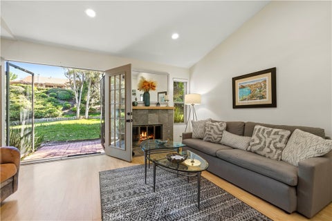Photo of 19958 Avenue Of The Oaks, Newhall, CA 91321 (MLS # SR26079404)