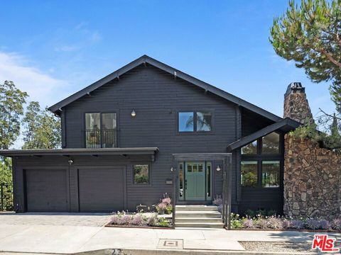 Photo of 2304 Vestal Avenue, Los Angeles, CA 90026 (MLS # 25619737)