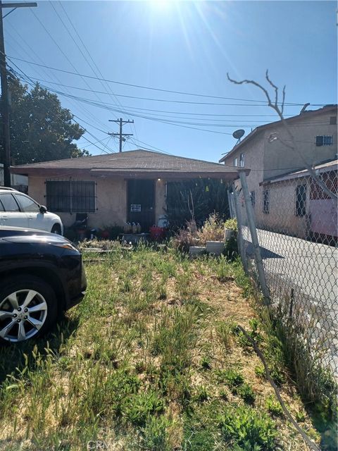 Photo of 6113 Menlo AVE, Los Angeles, CA 90044 (MLS # IV26105038)