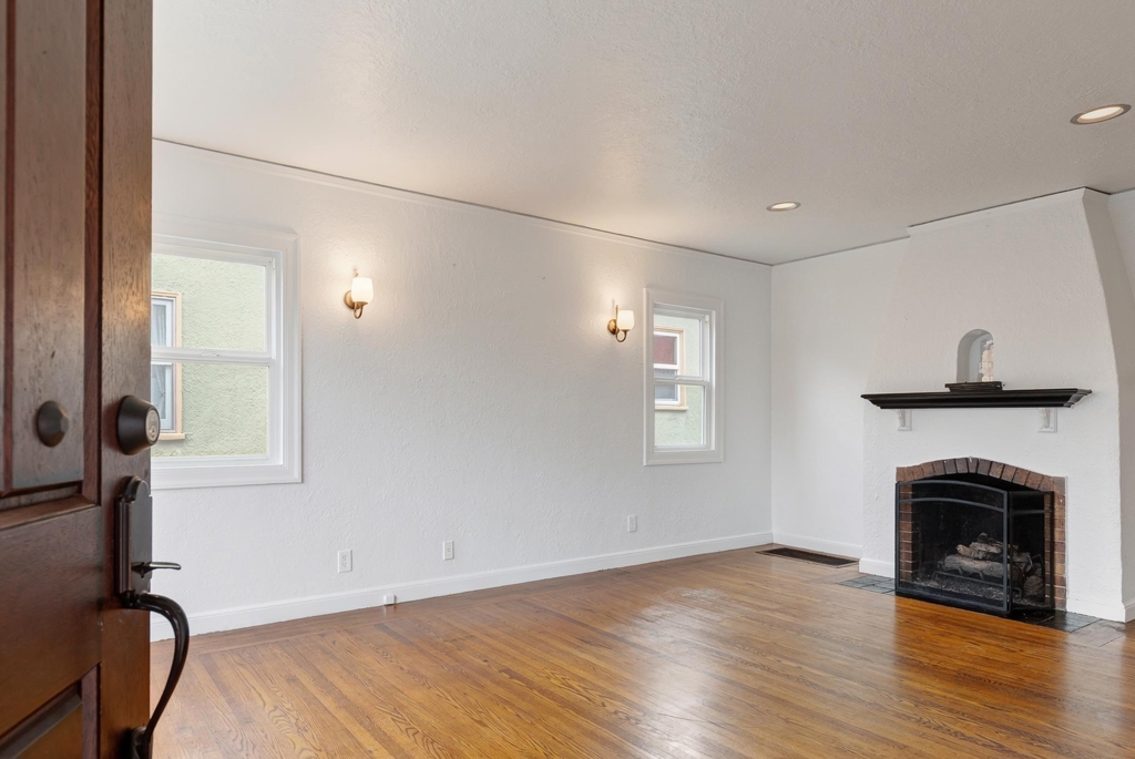 1128 1128 Delaware St