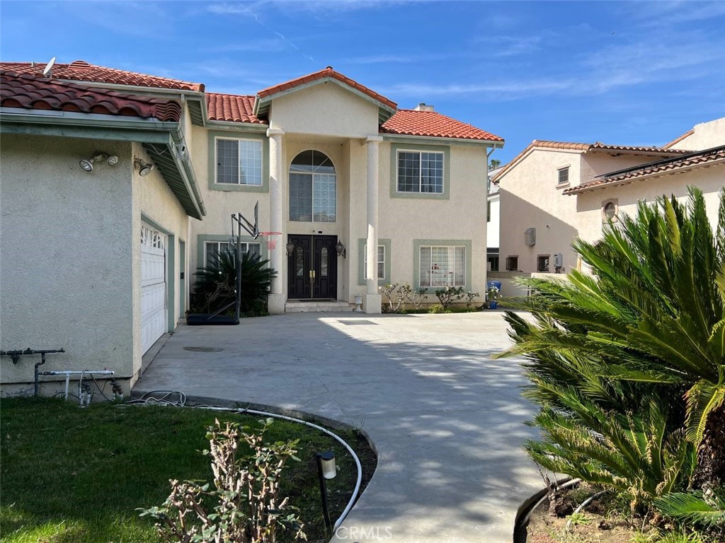 Gorgeous house for lease located in the heart of beautiful Encino. This safe and calm neighborhood offers easy access to the 101 and 405 freeways, as well as a short drive to Malibu, Santa Monica, and Downtown LA. This spacious single family residence has a large front gated driveway perfect for your kids to play basketball, and a luxurious private backyard with a relaxing pool surrounded by beautiful trees and flowers perfect for backyard BBQs! The three car garage and spacious front driveway provides ample space for all your family cars and for any visiting guests. This amazing house is located just a mere minutes walk away from Hesby Oaks Leadership Charter School and the Sherman Oaks Galleria. This home is perfect for you and your family to enjoy not only everything this beautiful house has to offer, but also all that Los Angeles has to show you!