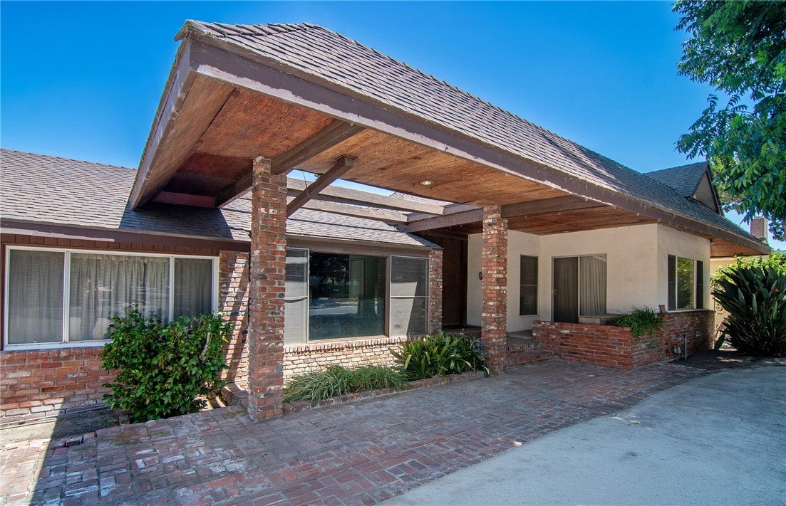 700 S Mariposa Street