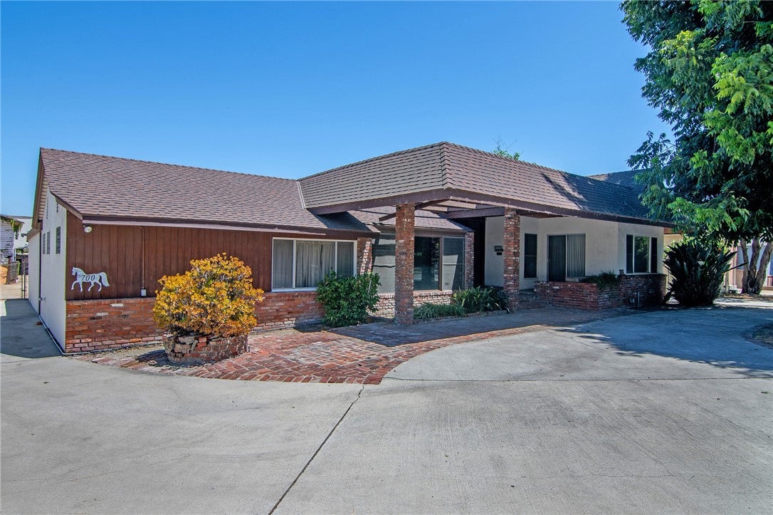 700 S Mariposa Street