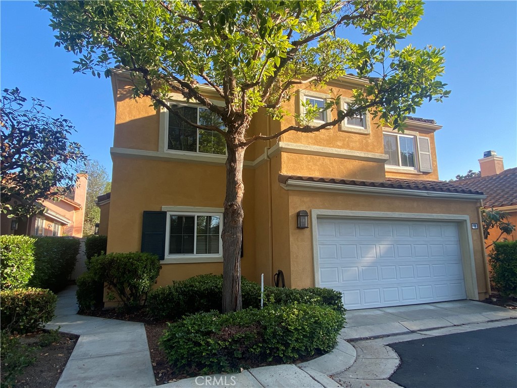 GREAT WESTPARK CUL-DE-SAC LOCATION!!! SUPER PRIVATE! CATHEDRAL CEILING, HUGE WINDOWS, AND RECESSED LIGHTING THROUGHOUT. MAIN FLOOR BEDROOM WITH BATHROOM. SWEET PRIVATE OASIS BACKYARD. VERY LIGHT & BRIGHT. POPULAR BRINDISI MODEL. RESORT SYLE AMENITIES INCLUSE ASSOCIATION POOL, SPA AND TENNIS COURTS! ENJOY AWARD-WINNING IRVINE SCHOOLS, JUST STEPS TO ACCLAIMED PLAZA VISTA ELEMENTARY SCHOOL!