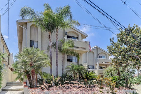 Photo of 107 S Helberta Avenue #4, Redondo Beach, CA 90277 (MLS # SB26166934)