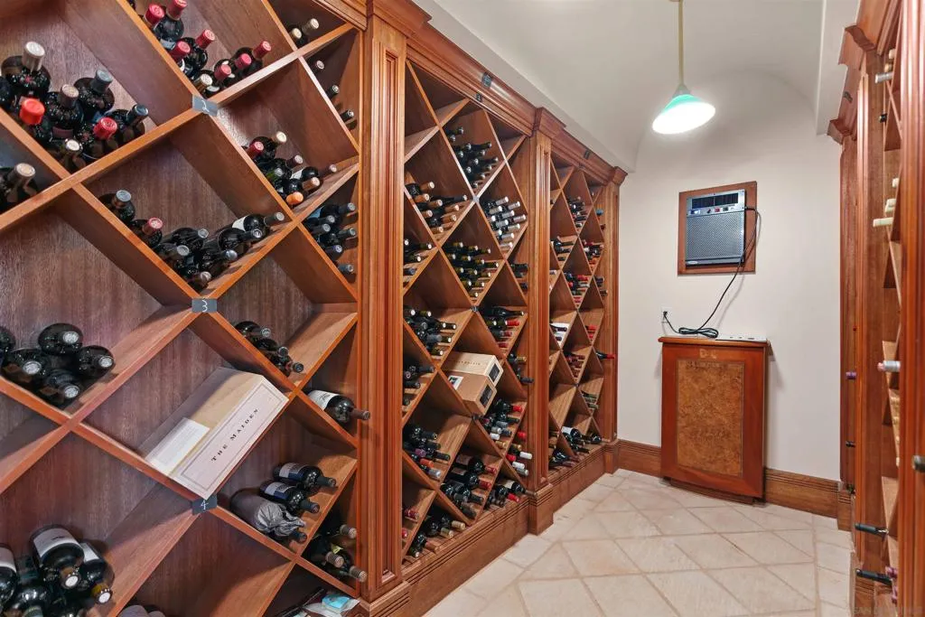 La Jolla, California 92037, United States, 6 Bedrooms Bedrooms, ,9 BathroomsBathrooms,Residential,Active,198721