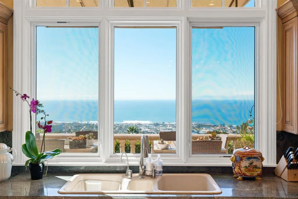 La Jolla, California 92037, United States, 6 Bedrooms Bedrooms, ,9 BathroomsBathrooms,Residential,Active,198721