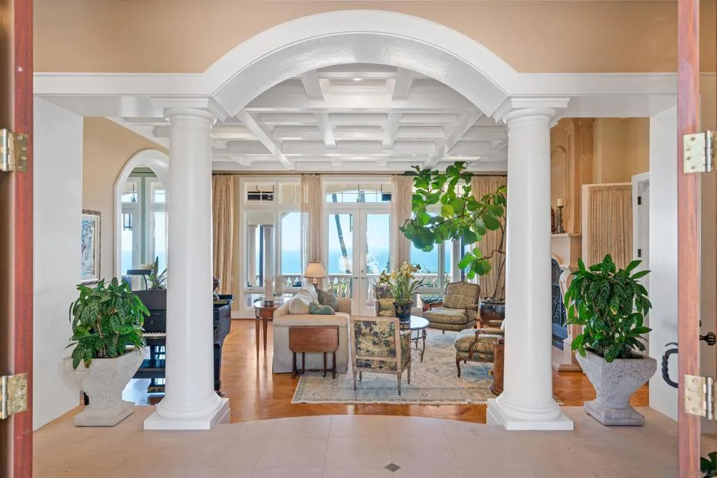 La Jolla, California 92037, United States, 6 Bedrooms Bedrooms, ,9 BathroomsBathrooms,Residential,Active,198721