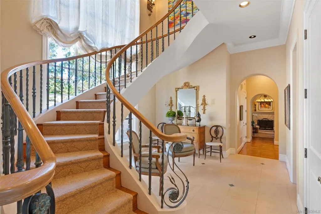 La Jolla, California 92037, United States, 6 Bedrooms Bedrooms, ,9 BathroomsBathrooms,Residential,Active,198721