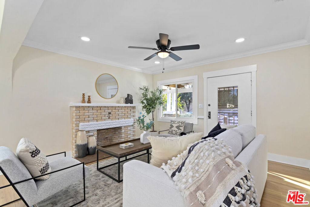 Properties 1 2814 Idell Street