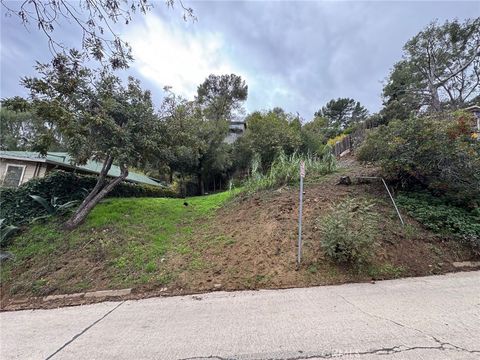 Photo of 472 West Avenue 44 Ave, Los Angeles, CA 90065 (MLS # MB25265682)