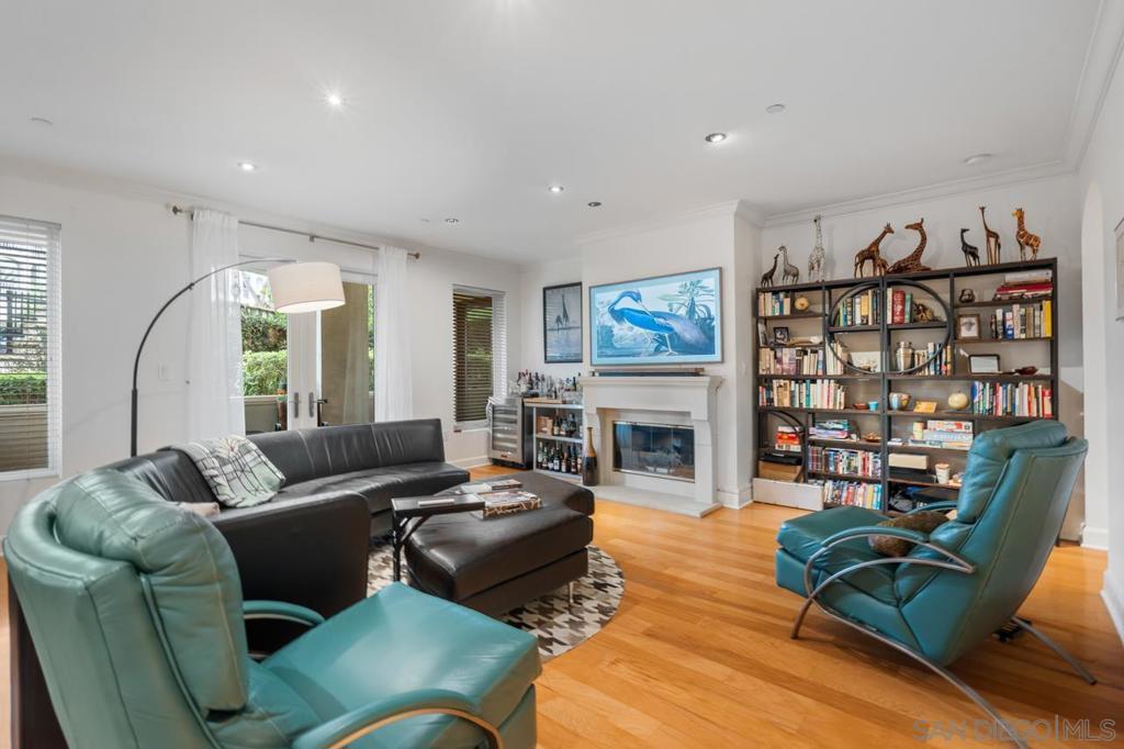 1040 Genter St 103