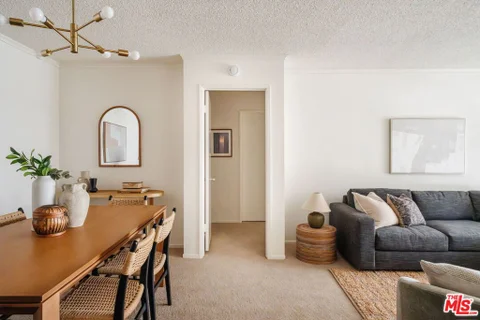 MLS: 26995319