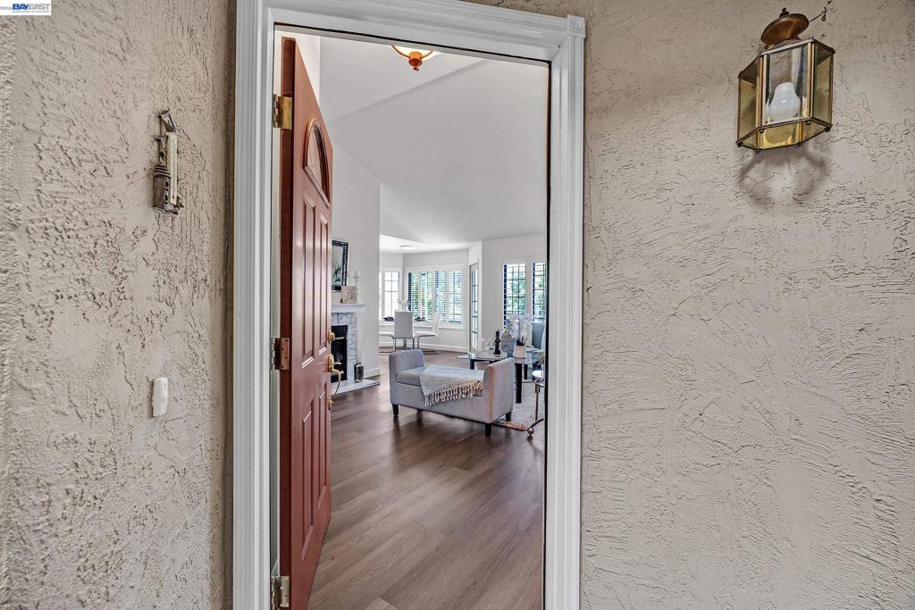 5012 Lakeview Dr 200