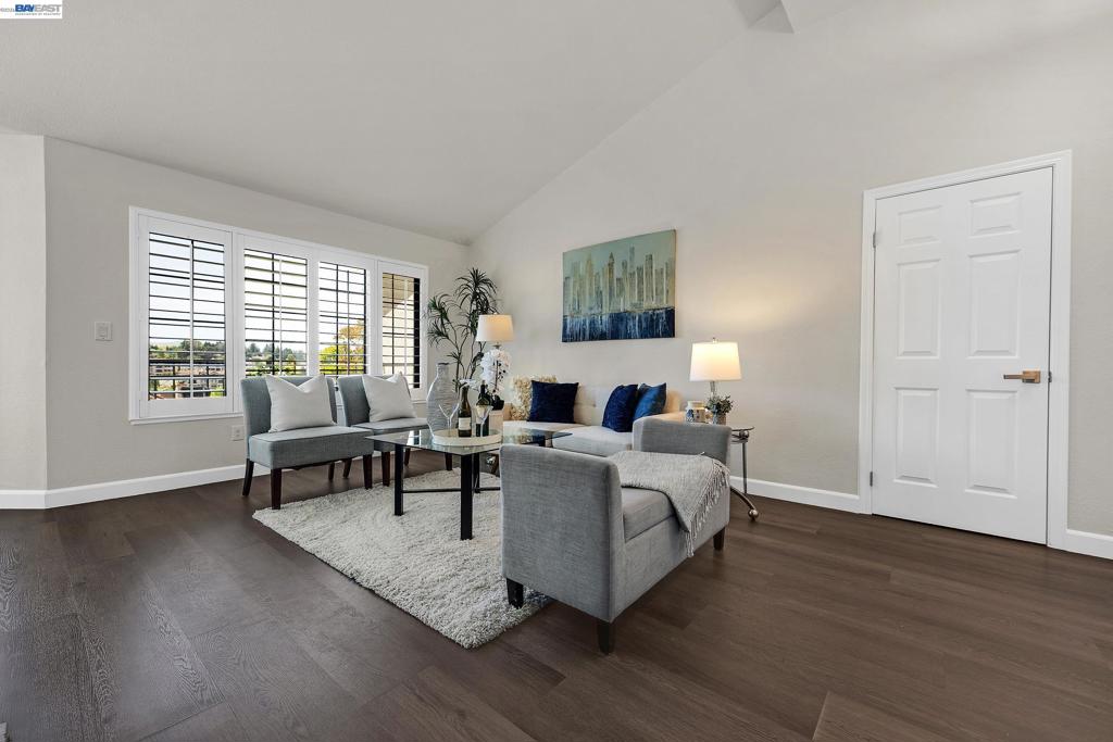 5012 Lakeview Dr 200