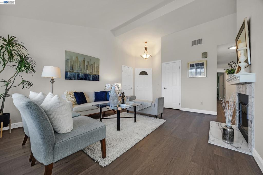 5012 Lakeview Dr 200