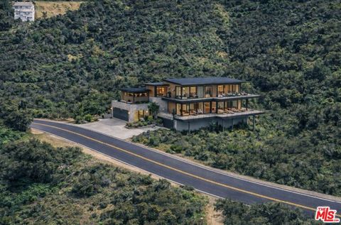 Photo of 55607 Greenwich, Glendale, CA 91206 (MLS # 26741639)