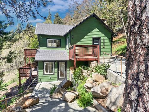 Photo of 28503 Rim Of The World Dr, Lake Arrowhead, CA 92385 (MLS # SB26085052)