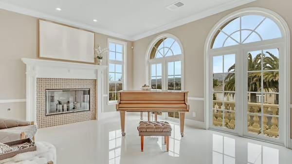 5107 Eastbourne Drive
