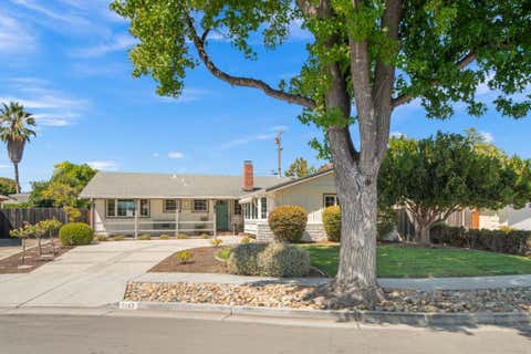 Photo of 1147 Cotswald Court, Sunnyvale, CA 94087 (MLS # ML82056840)