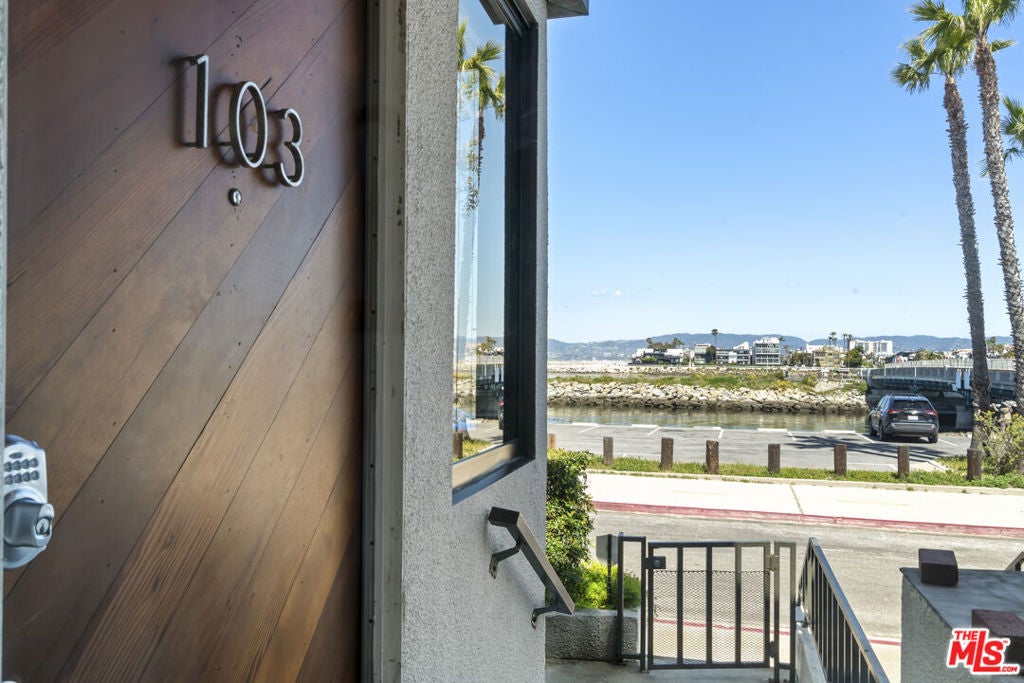 6209 Pacific Avenue 103