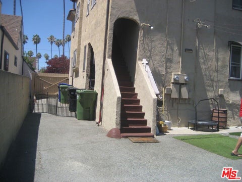 Photo of 5310 S Rimpau Boulevard, Los Angeles, CA 90043 (MLS # 26991839)