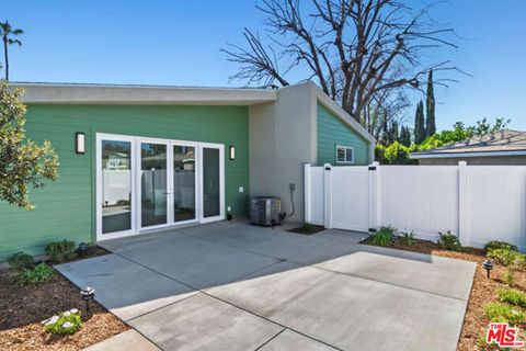 Photo of 15912 Vose Street, Van Nuys, CA 91423 (MLS # 26669157)