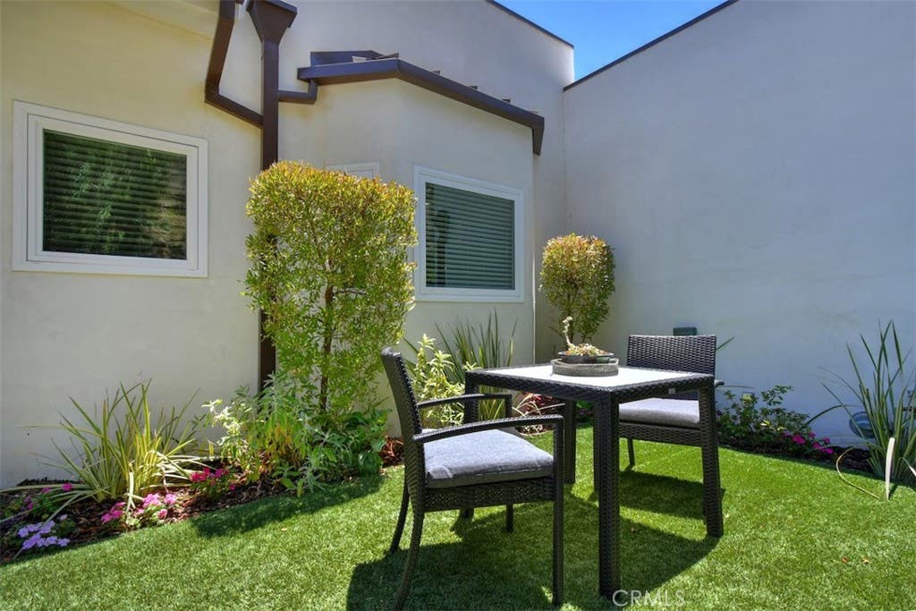 Photo of 15059 Rayneta Drive, Sherman Oaks, CA 91403 (MLS # SR26149608)