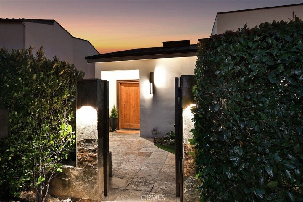 15059 Rayneta Drive, Sherman Oaks CA 91403