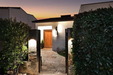 Photo of 15059 Rayneta Drive, Sherman Oaks, CA 91403 (MLS # SR26149608)