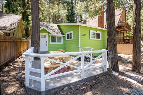Photo of 23777 Pioneer Camp Road, Crestline, CA 92325 (MLS # SR26016511)