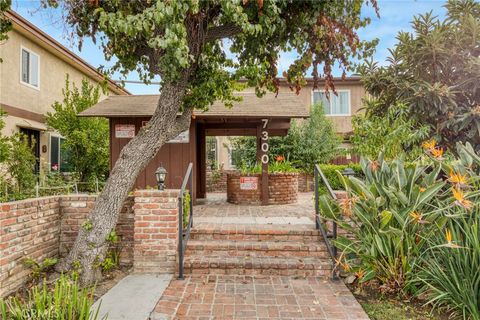 Photo of 7300 Lennox AVE #J5, Van Nuys, CA 91405 (MLS # RS26101708)