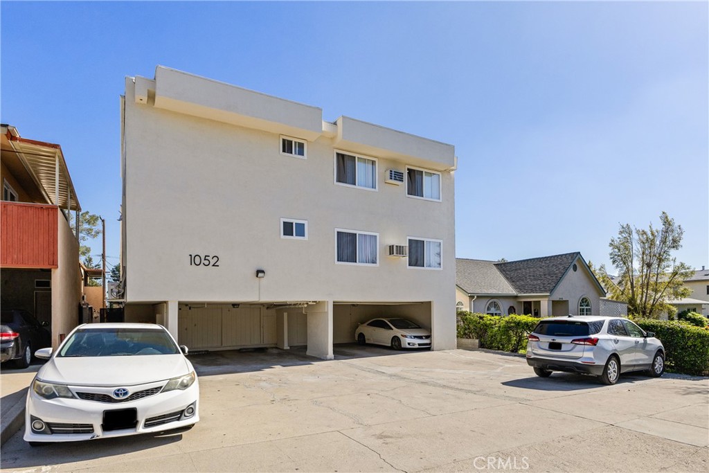 1052 Elm Avenue