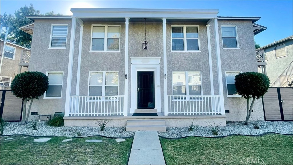 Beautfully updated 2 bedroom/1 bath apartment in Bixby Knolls WITH AIR CONDITIONING AND private One Car Garage. Freshly painted and a beautifully renovated unit with remodeled kitchen with gray shaker cabinets with soft close, quartz counters, Whirlpool stainless steel appliances - gas stove, microwave, dishwasher and refrigerator with ice maker included. It also includes Washer Dryer Combo Unit, upgraded baseboards, updated door hardware, beautifully refinished hardwood floors and newer windows. Comes with energy efficient AC/HEAT system and modern-style ceiling fans. The bathroom has been nicely remodeled with newer vanity, tile floor and newer tub and surround. There is a private 1 car garage with auto opener included. Awesome location directly behind the new Trader Joes, Mod Pizza and Crunch Fitness. It's also close to the new Steelcraft as well as great dining and entertainment along Atlantic Avenue.