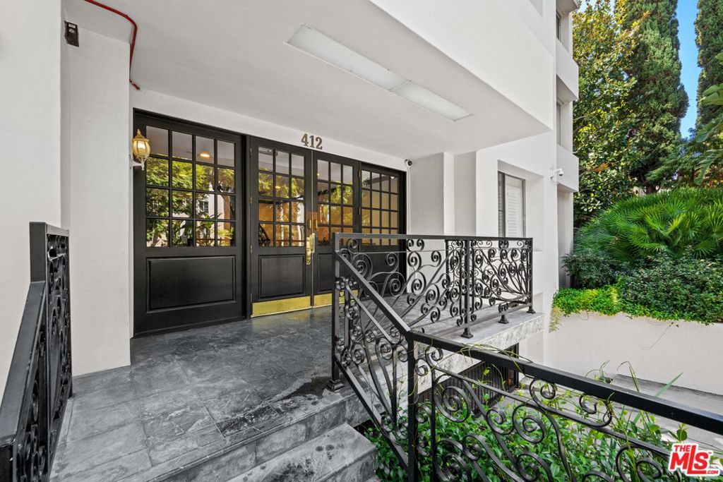 Photo of 412 N Palm Drive #604, Beverly Hills, CA 90210 (MLS # 26992811)