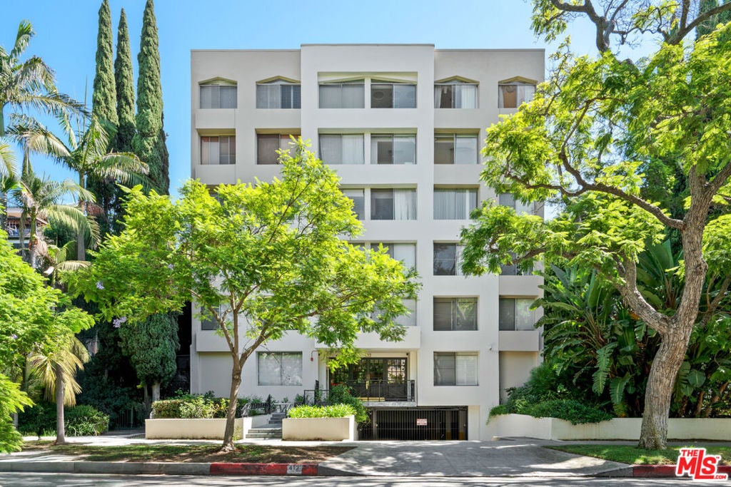 412 N Palm Drive 604
