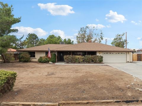 Photo of 14006 Cronese Road, Apple Valley, CA 92307 (MLS # HD25194141)