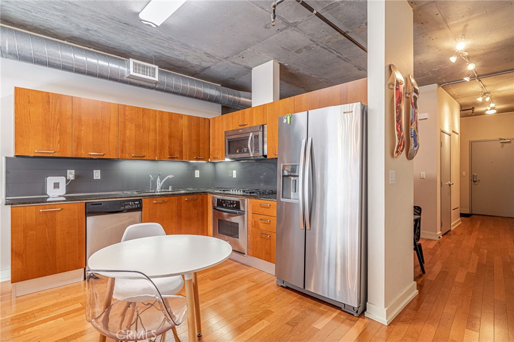 645 W 9th 301