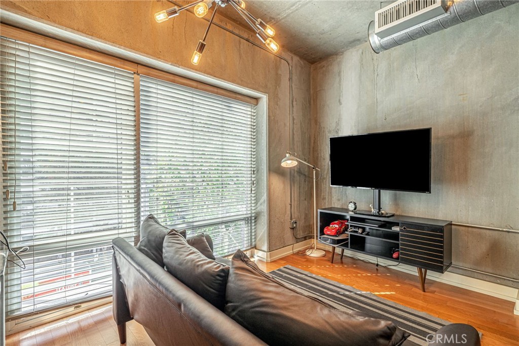 645 W 9th 301