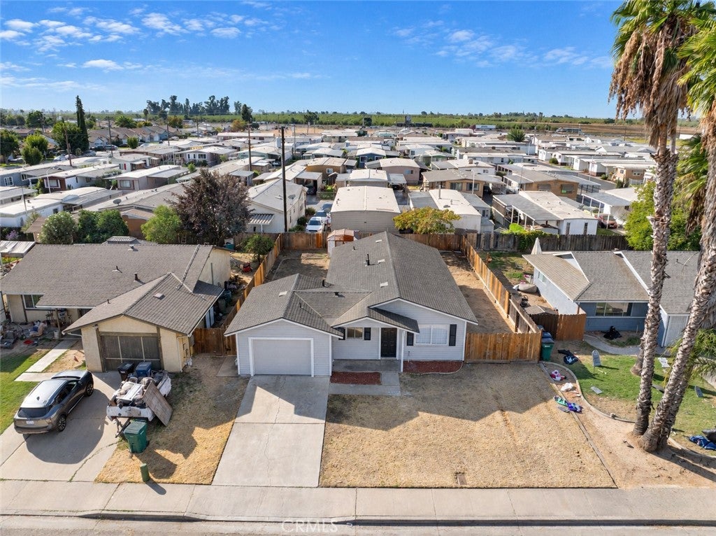 2425 Apache Street