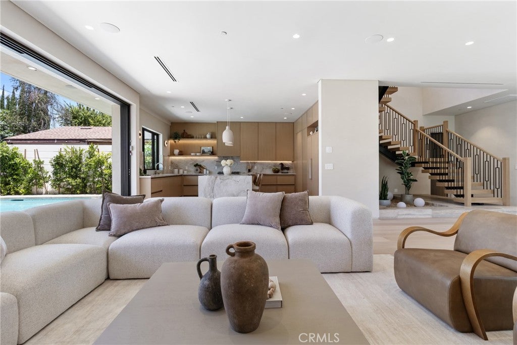 Photo of 15721 Addison ST, Encino, CA 91436 (MLS # SR26141214)