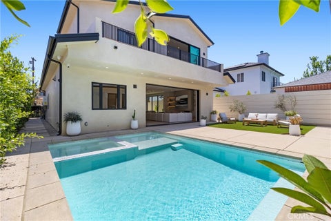 Photo of 15721 Addison ST, Encino, CA 91436 (MLS # SR26141214)