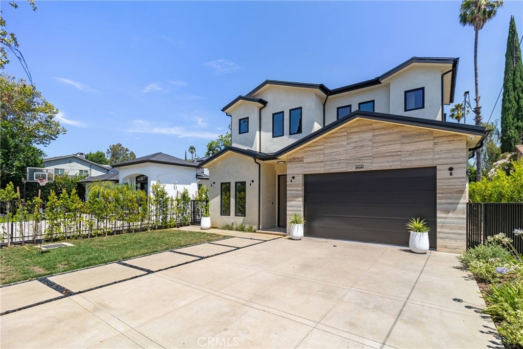 Photo of 15721 Addison ST, Encino, CA 91436 (MLS # SR26141214)