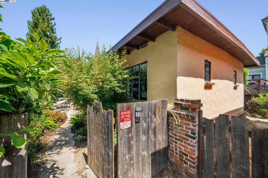 CENTRAL ALAMEDA - Residential Income