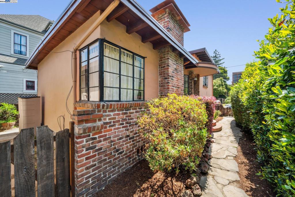 CENTRAL ALAMEDA - Residential Income