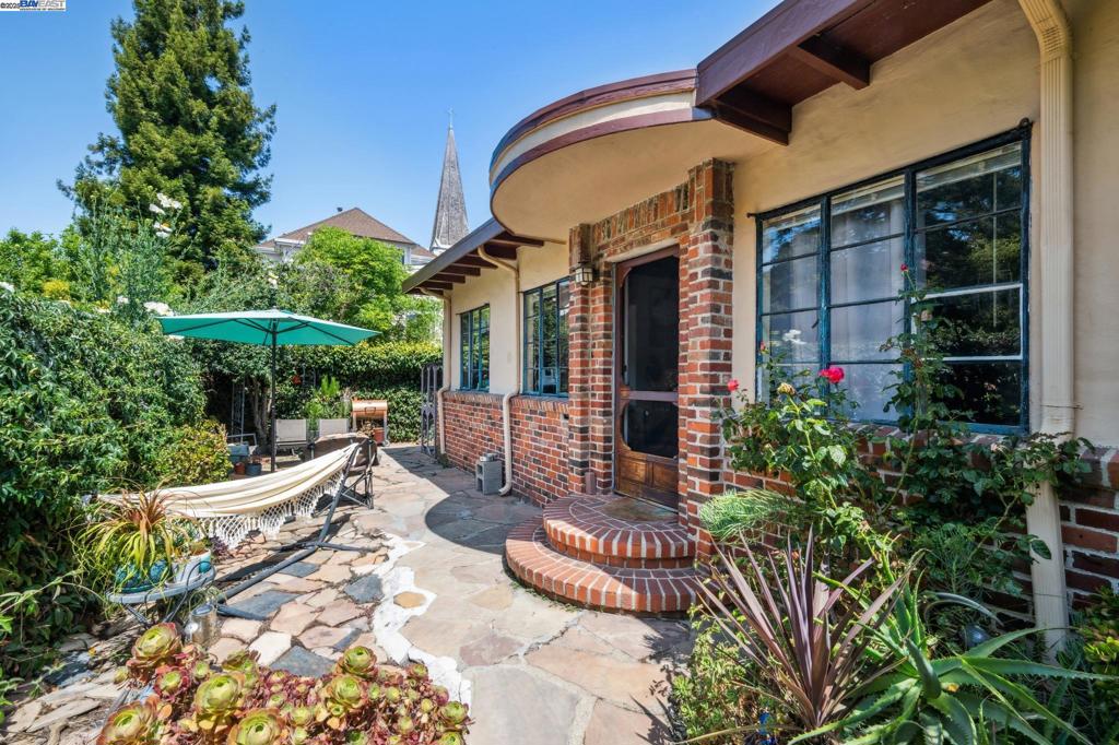 CENTRAL ALAMEDA - Residential Income