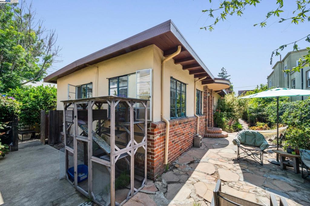 CENTRAL ALAMEDA - Residential Income