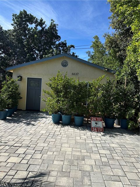 Photo of 6637 Radford Avenue, North Hollywood, CA 91606 (MLS # SR26032363)